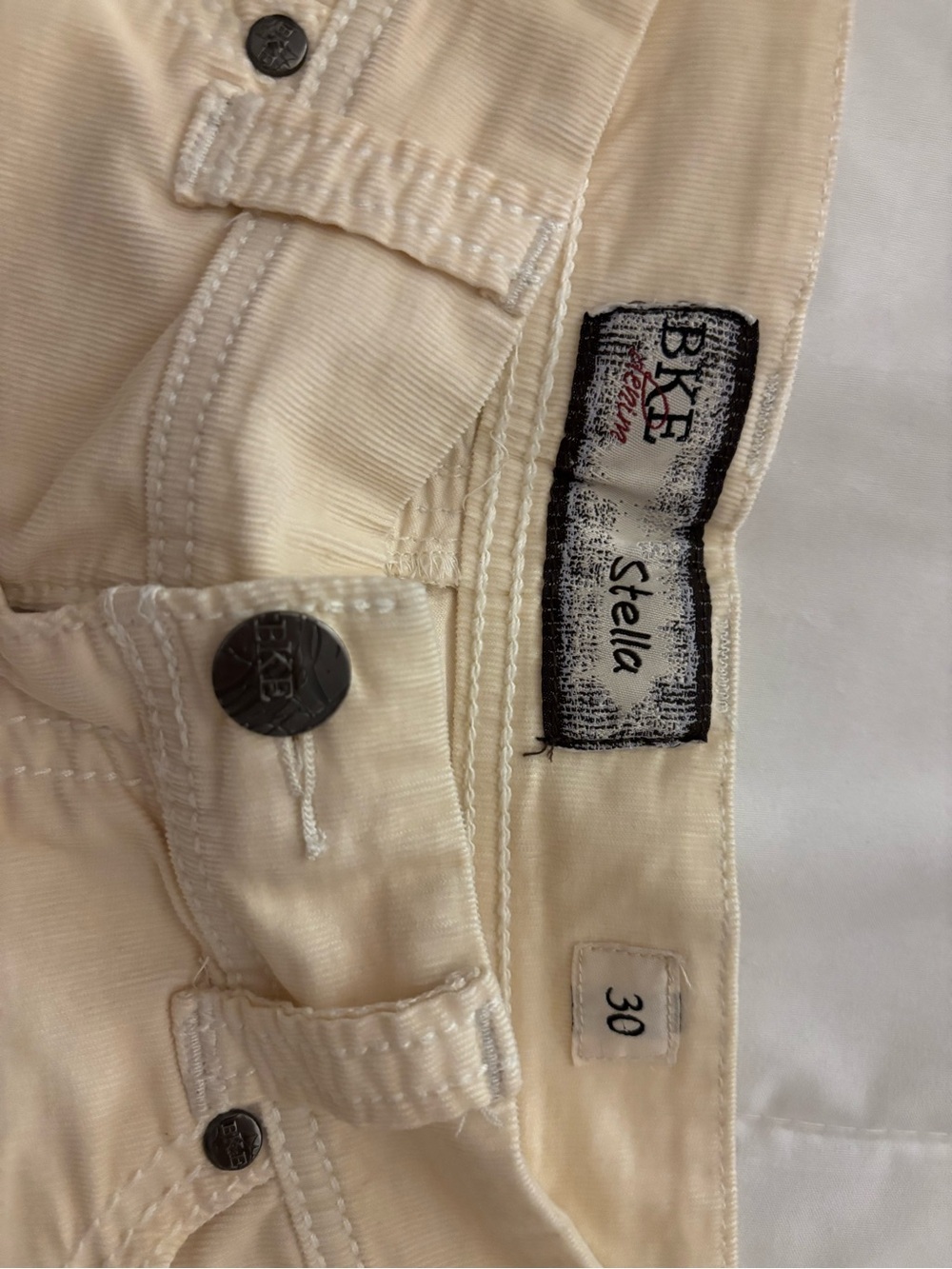 BKE Stella Cream Corduroy Shorts - Picture 2 of 5